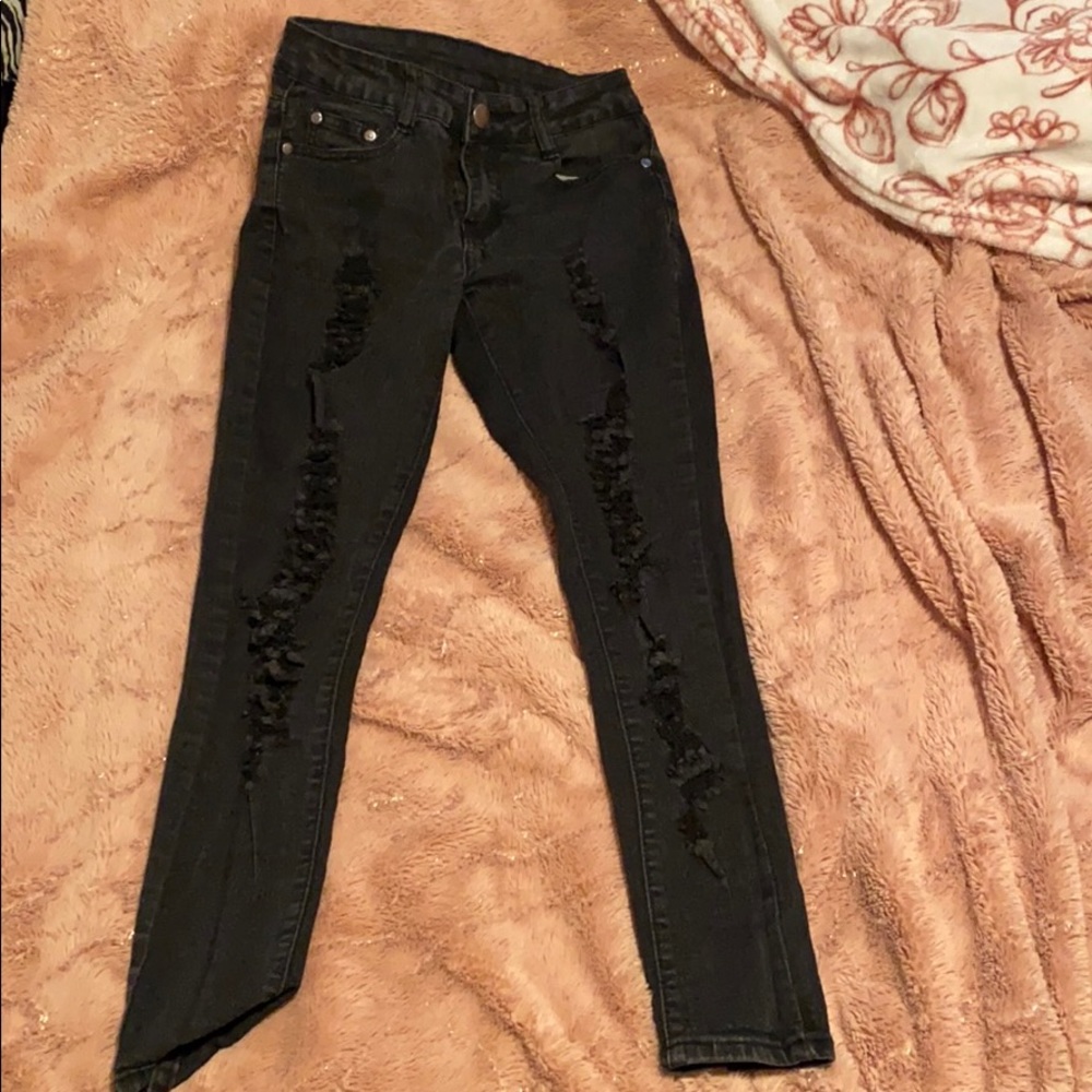 black ripped skinny jeans